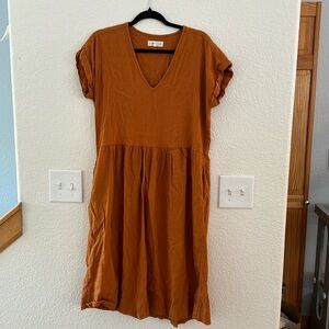 Super cute and boho linen midi dress with pockets - on trend rust color size M